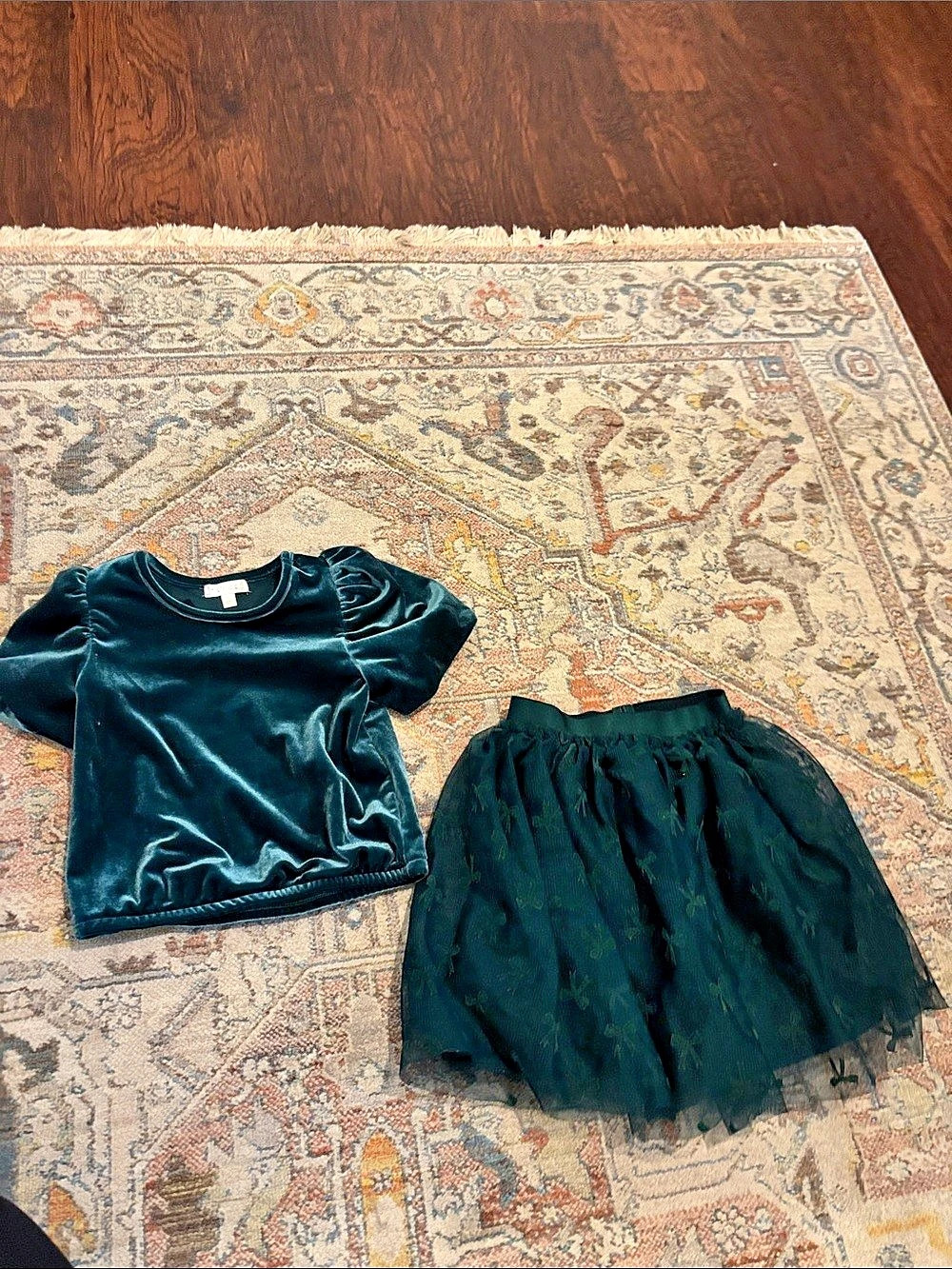 btween Girls Green Velvet Tulle Skirt Set Like New